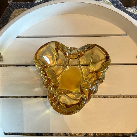 VINTAGE retro yellow/gold glass ashtray decor - Picture 3 of 5